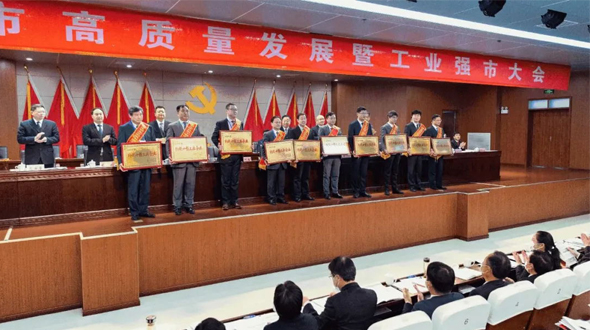 謹慎前行積底蘊，蓬勃奮進續豪情